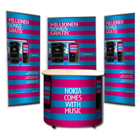 Messeset bestehend aus einer sehr stabilen Aluminium Falttheke (PR.E13) mit Rollen und 3x Bannerdisplay (1x BA.03/150 und 2x BA.03/80)