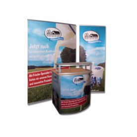 Messestand bestehend aus einer sehr stabilen Aluminium Falttheke (PR.03 gebogen) und Bannerdisplay (BA.03)