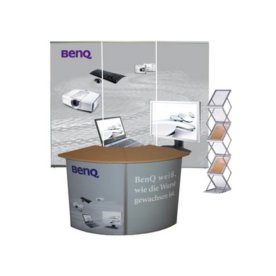 Messestand bestehend aus einer Messewand mit 3 Stück Bannerdisplay (BA.03) sowie einer Aluminium Falttheke Viertelkreis (PR.06) 