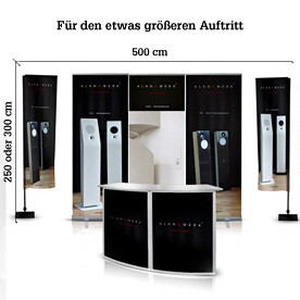 Messestand mit Monitoren