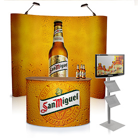 Messestand mit Monitoren